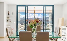Luxury Flat In Skyscraper